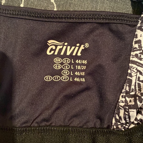 Tank top, black and white - Picture 3 of 3